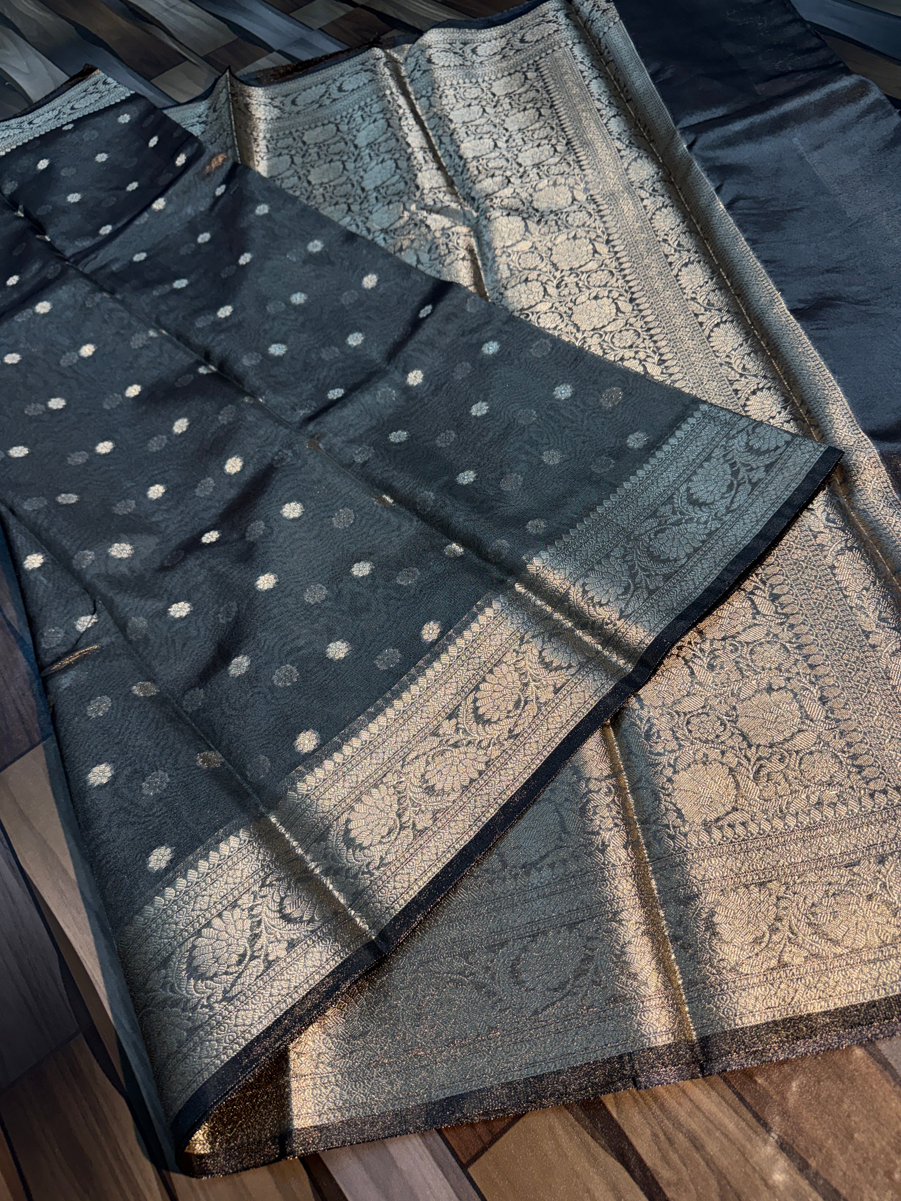 SOFT TISSU  SILK SAREE WITH RICH PALLU AND BLOUSE