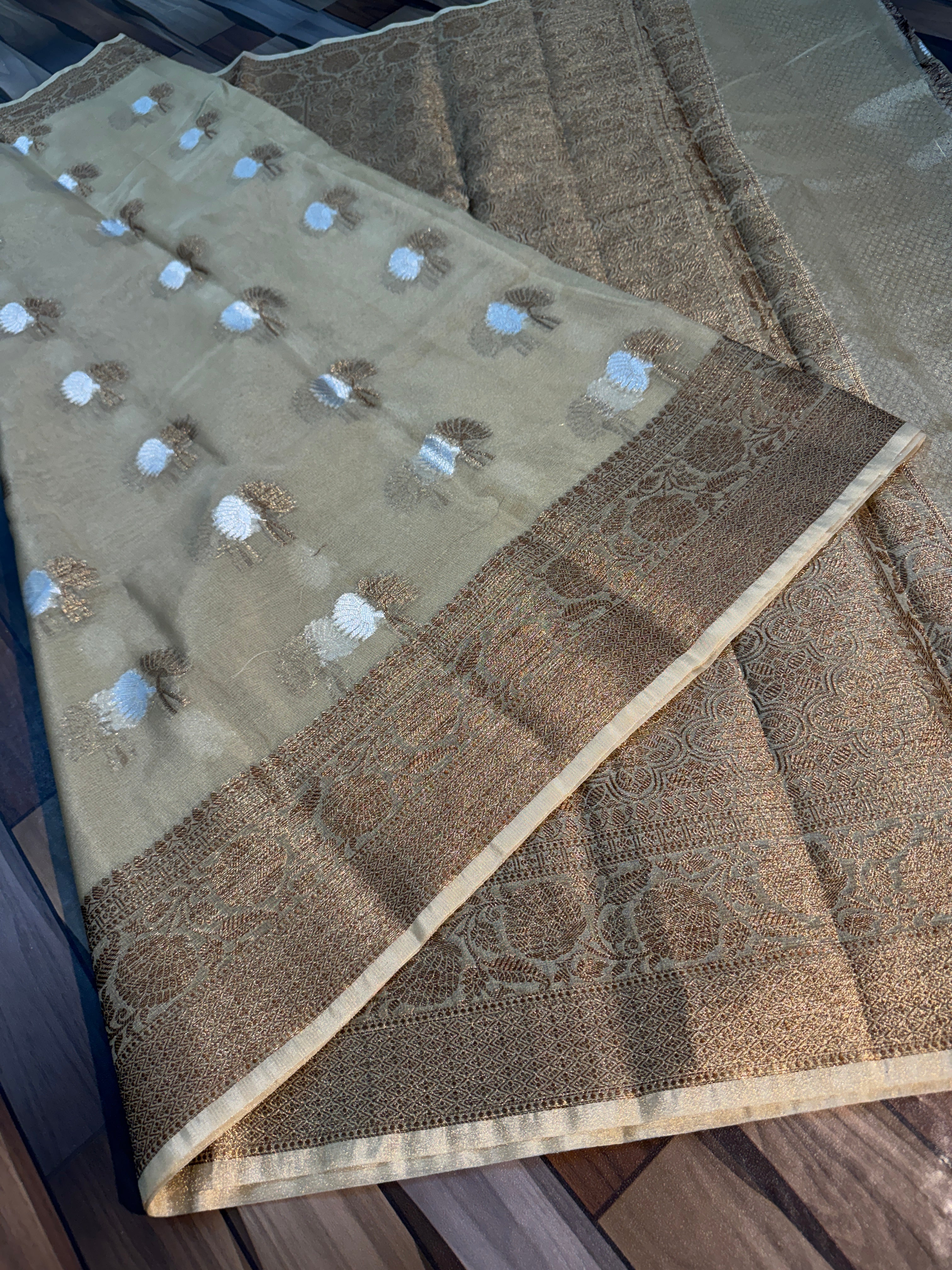 SOFT TISSU  SILK SAREE WITH RICH PALLU AND BLOUSE