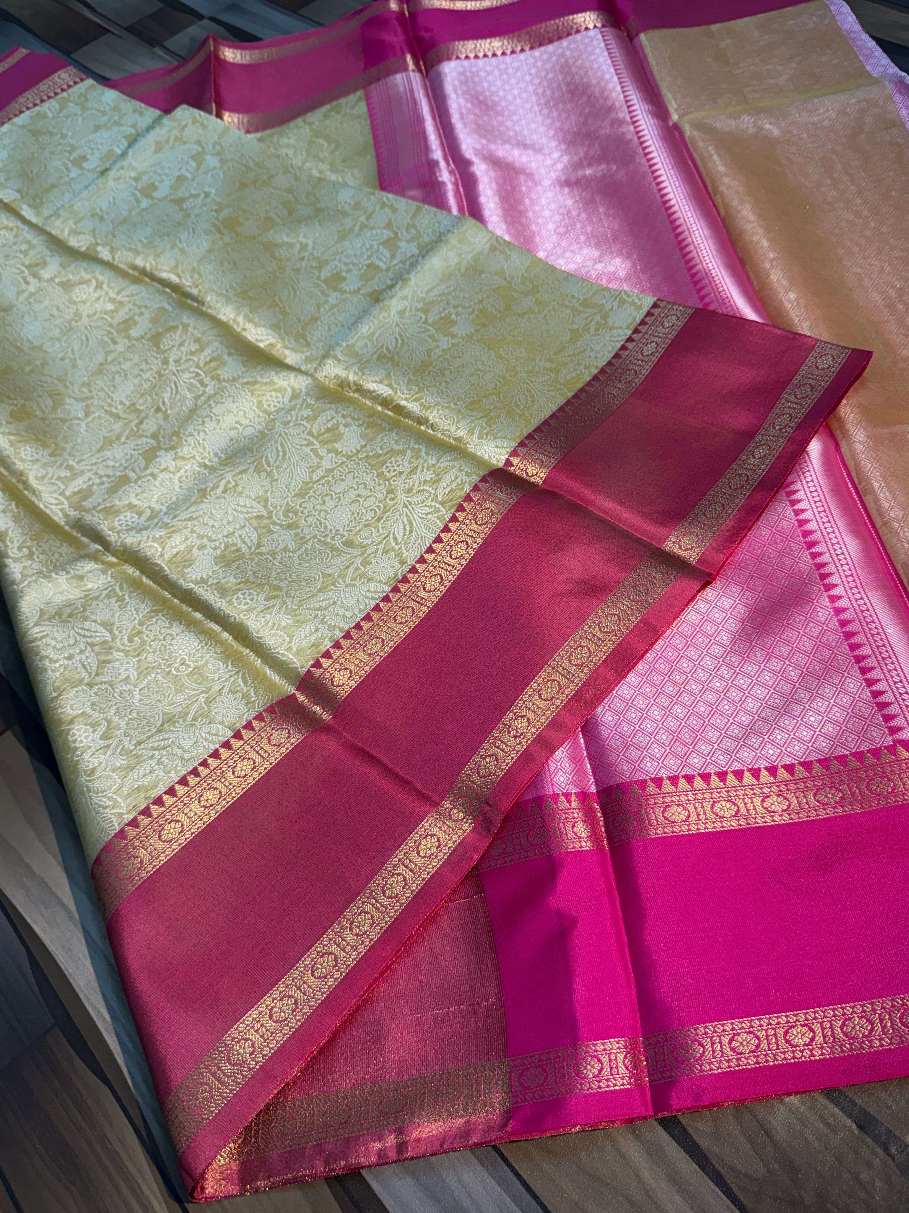 SOFT TISSU  SILK SAREE WITH RICH PALLU AND BLOUSE