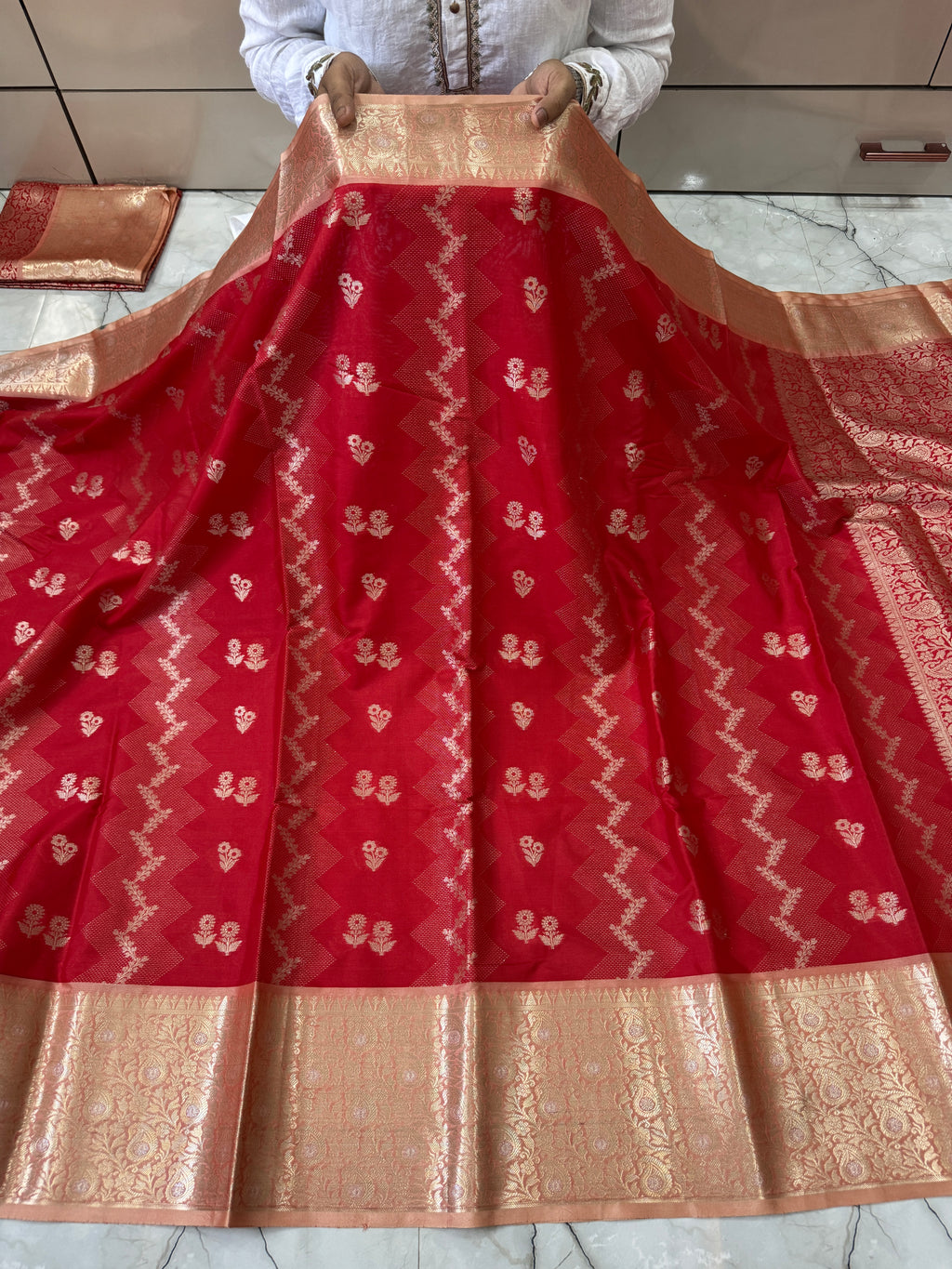 BANARASI SEMI KATAN SILK CHCK TISSU SAREE WITH RICH PALLU & BLOUSE