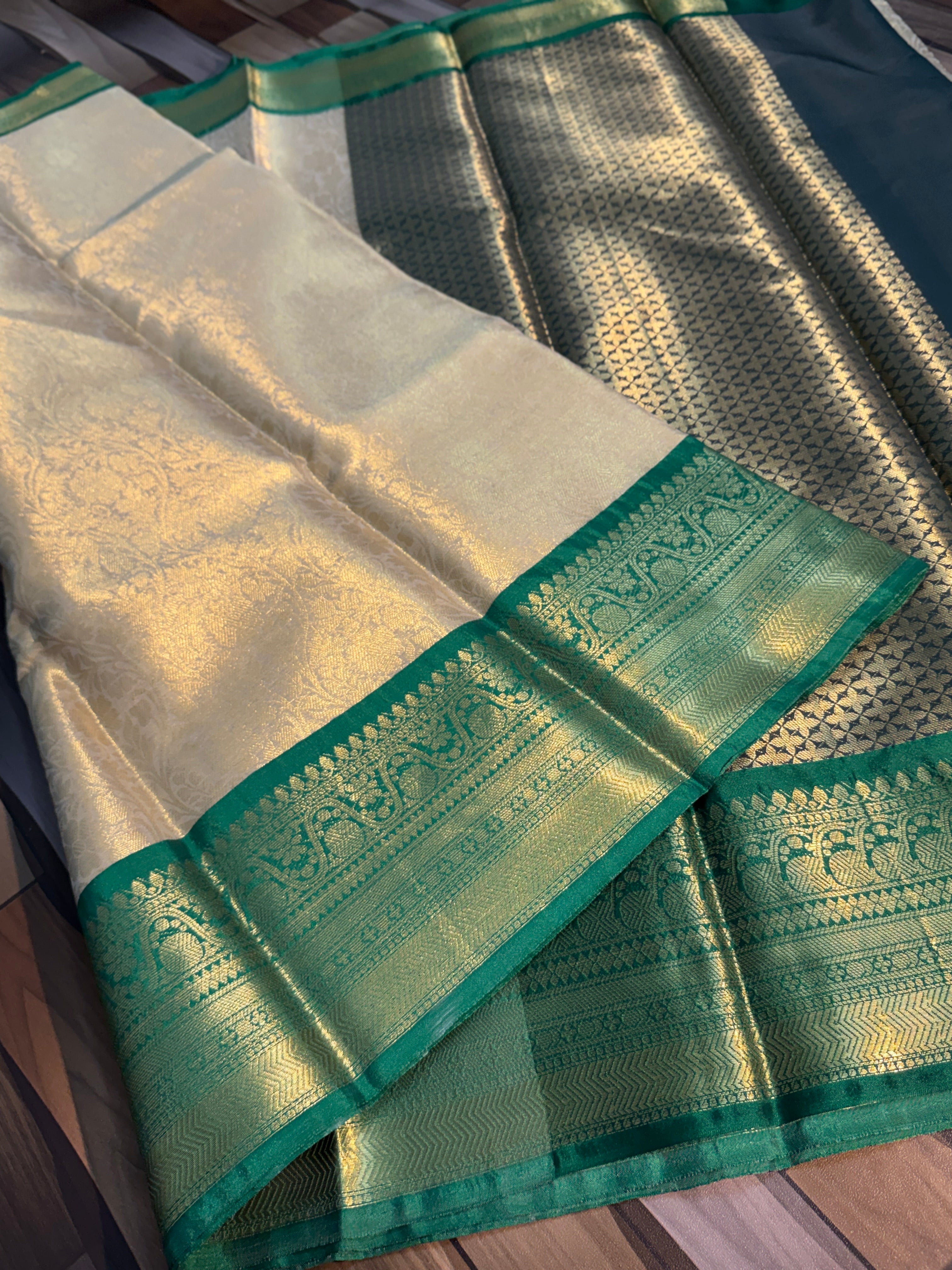 SOFT TISSU  SILK SAREE WITH RICH PALLU AND BLOUSE