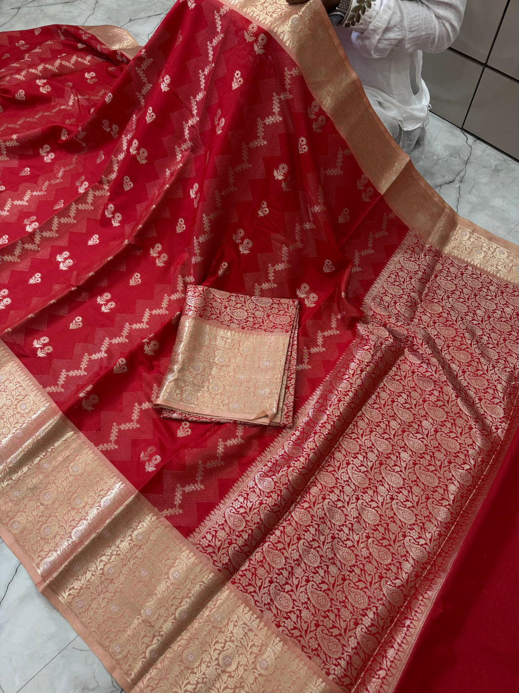 BANARASI SEMI KATAN SILK CHCK TISSU SAREE WITH RICH PALLU & BLOUSE
