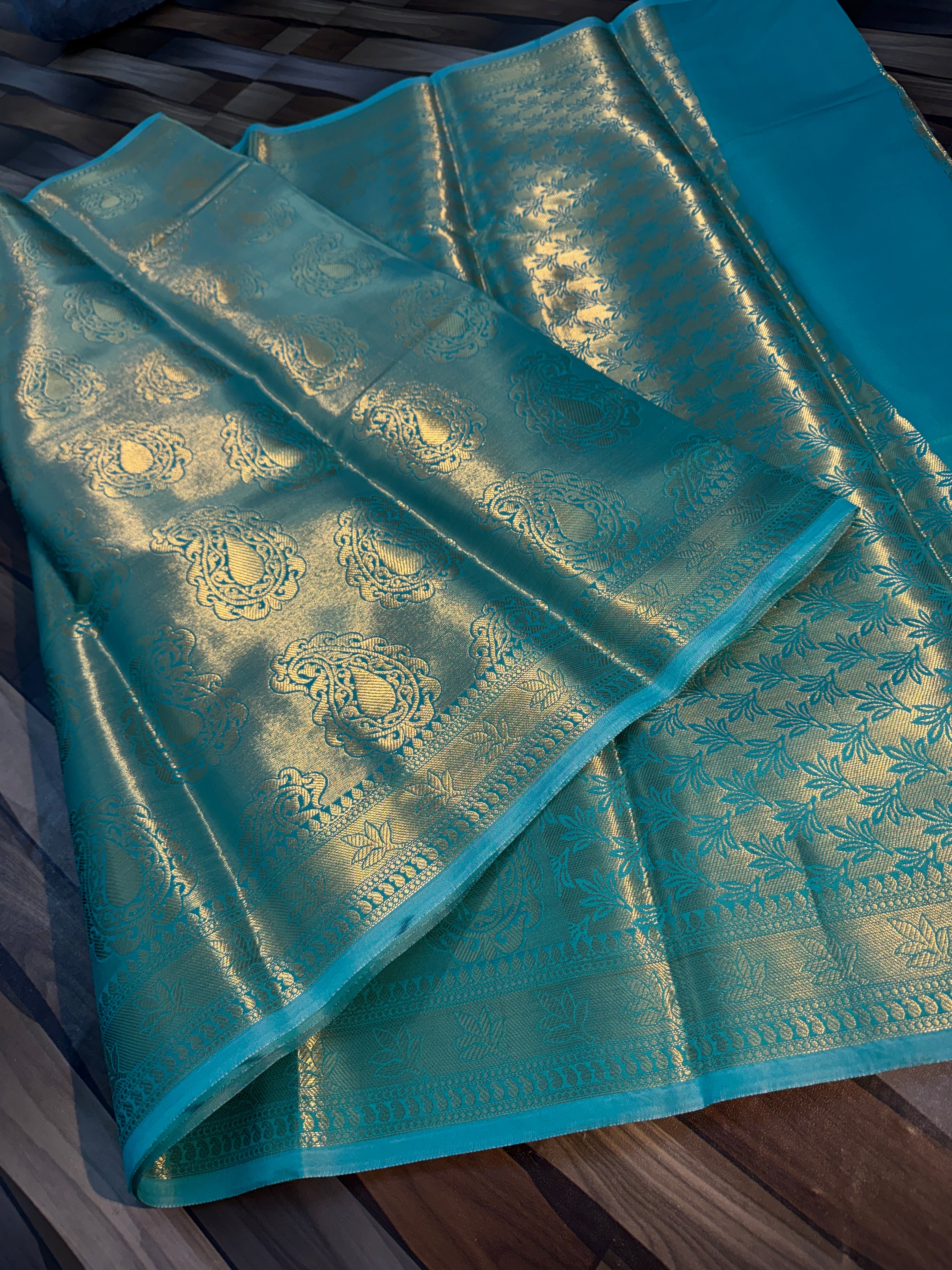 SOFT TISSU  SILK SAREE WITH RICH PALLU AND BLOUSE