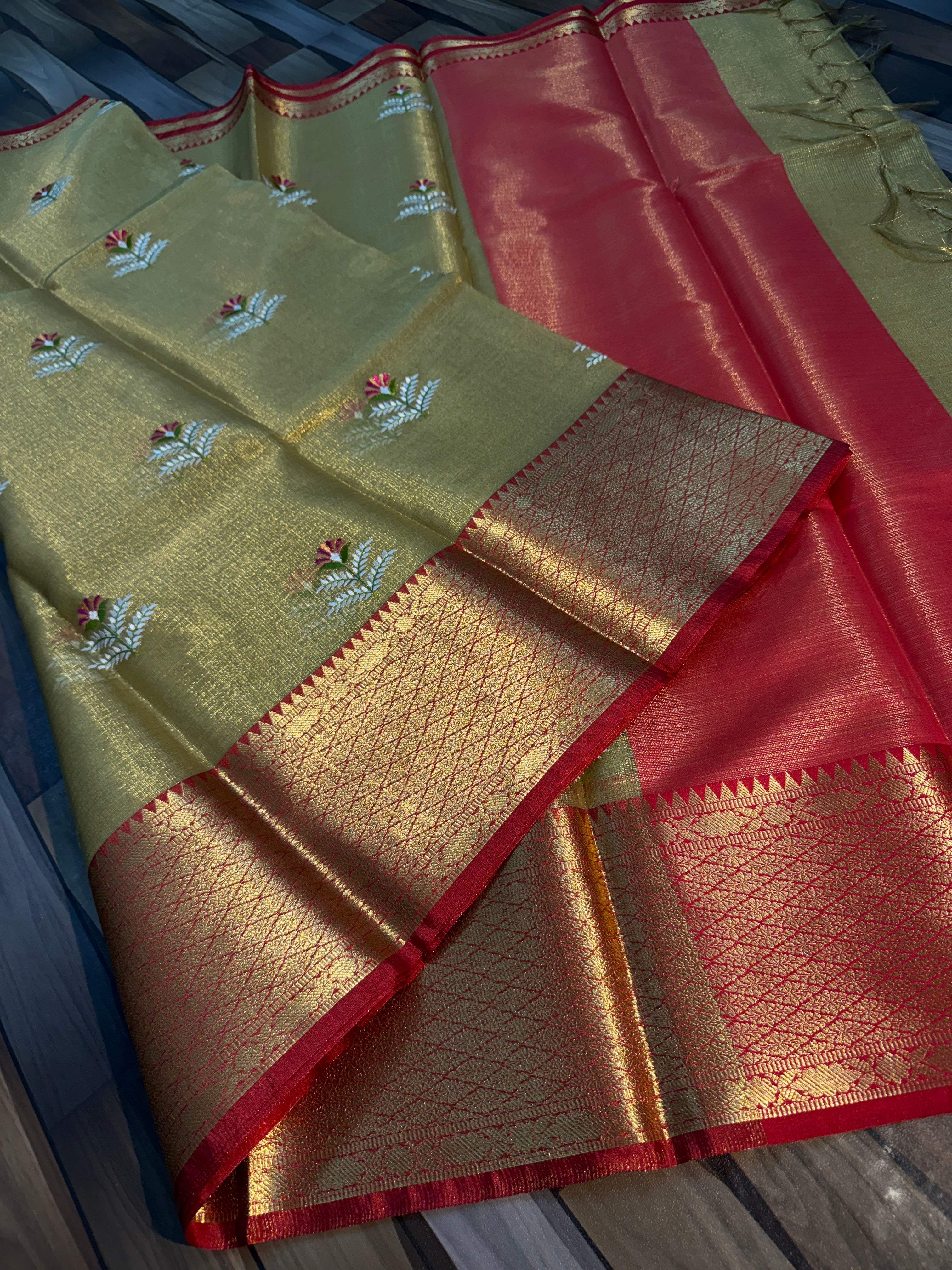 SOFT TISSU  SILK SAREE WITH RICH PALLU AND BLOUSE