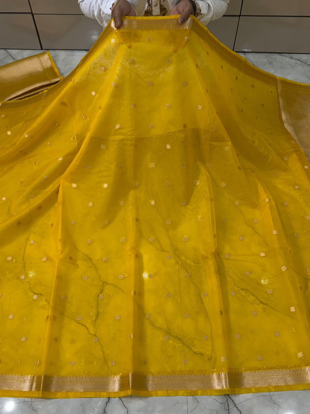 KORA ORGANZA STAR BOTI BANARASI SAREE