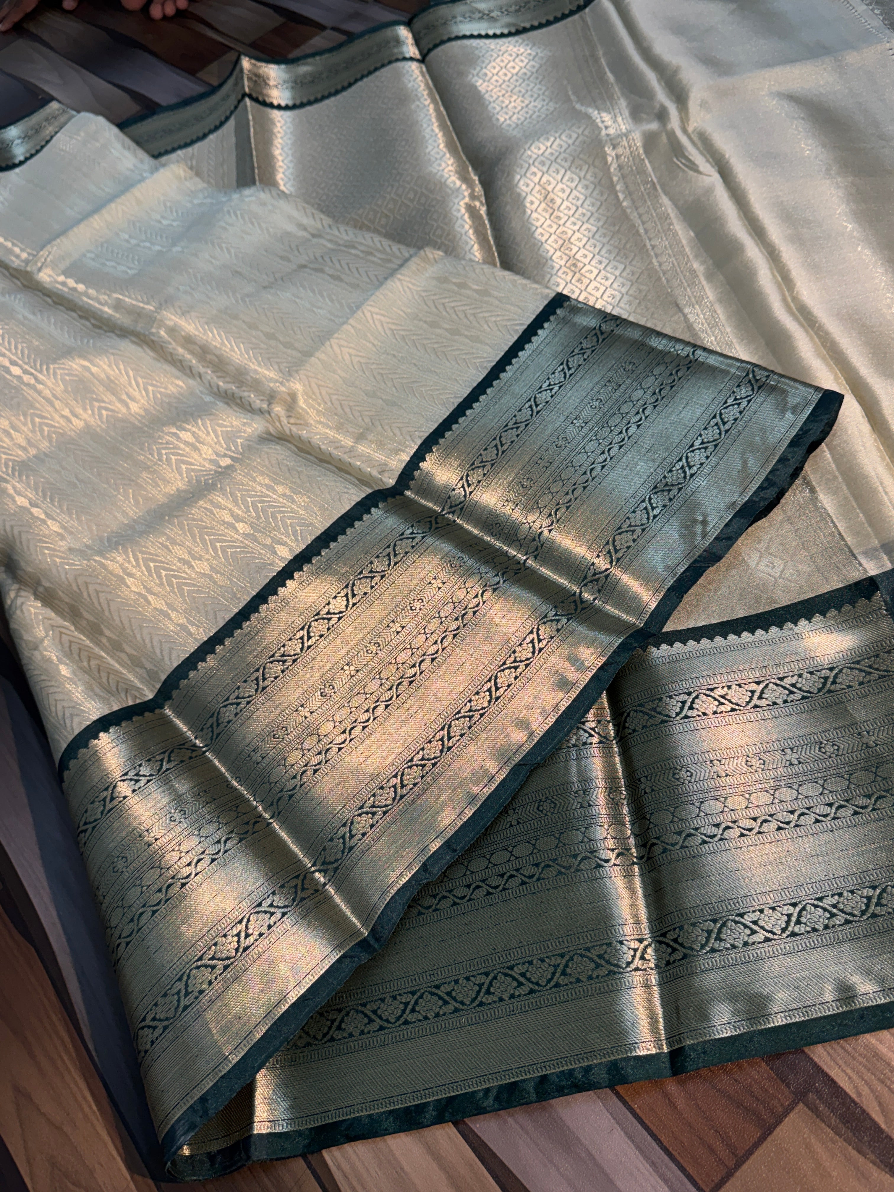 SOFT TISSU  SILK SAREE WITH RICH PALLU AND BLOUSE