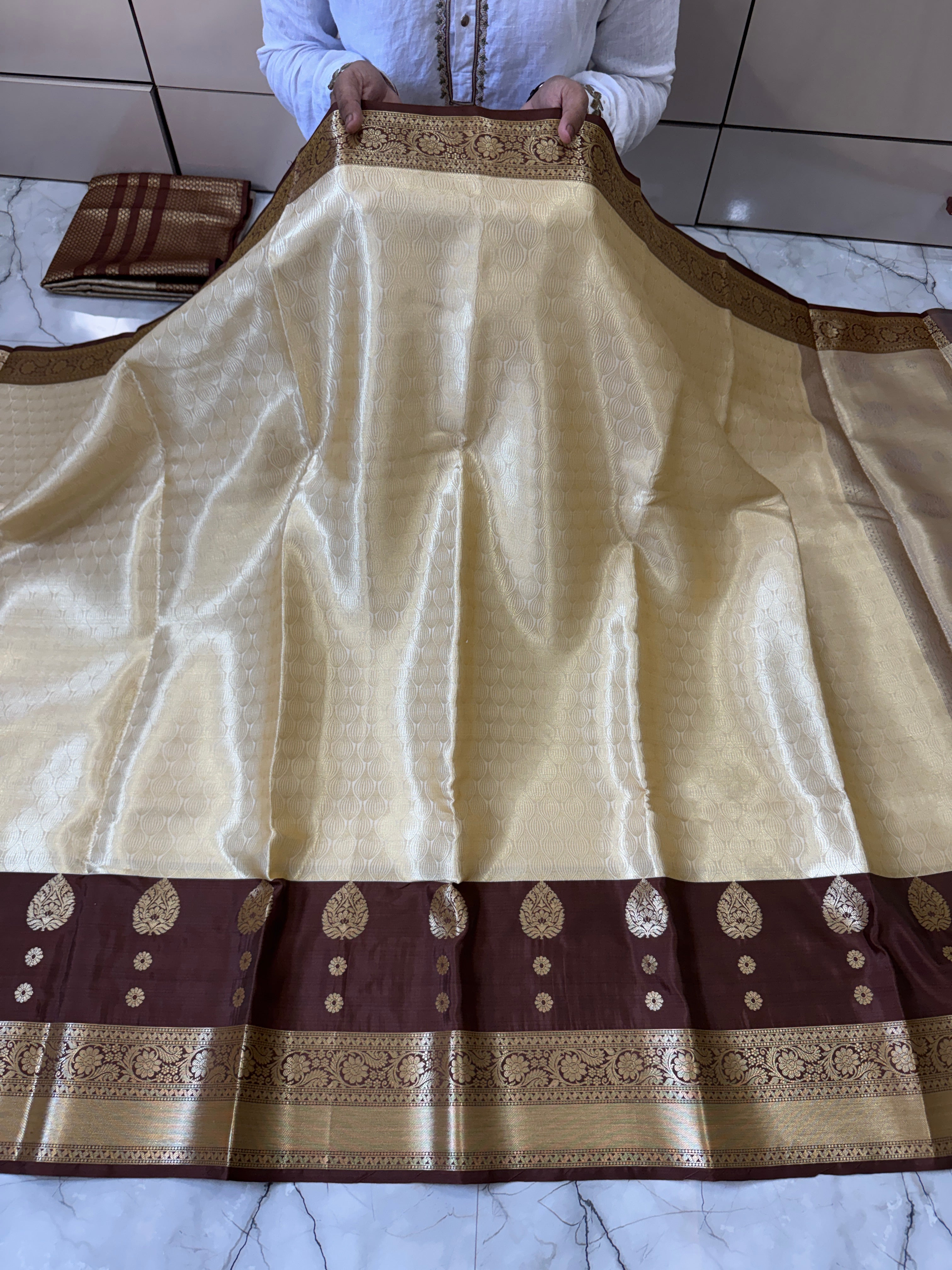 BANARASI SEMI KATAN TISSU SILK SAREE WITH RICH PALLU & BLOUSE