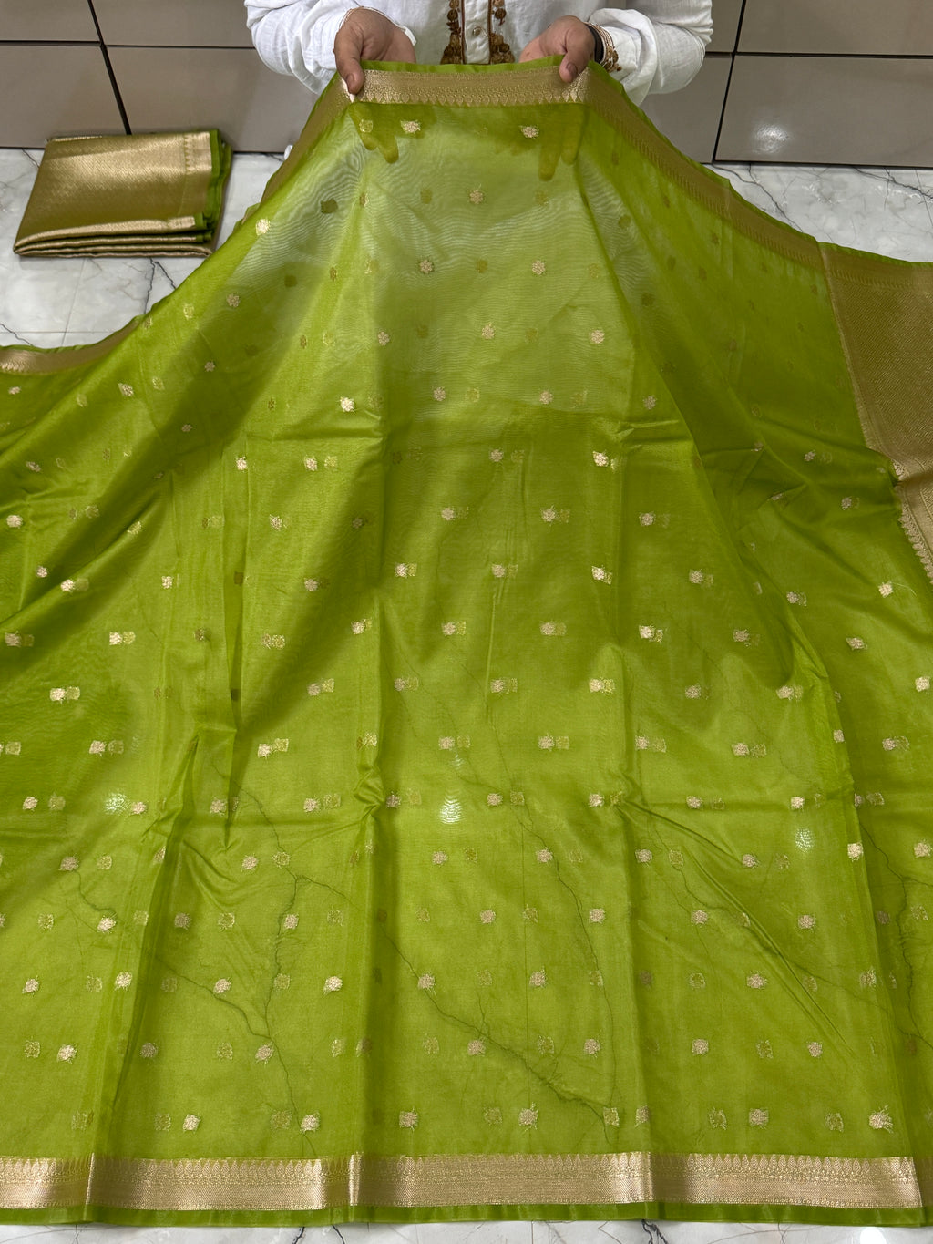 KORA ORGANZA STAR BOTI BANARASI SAREE