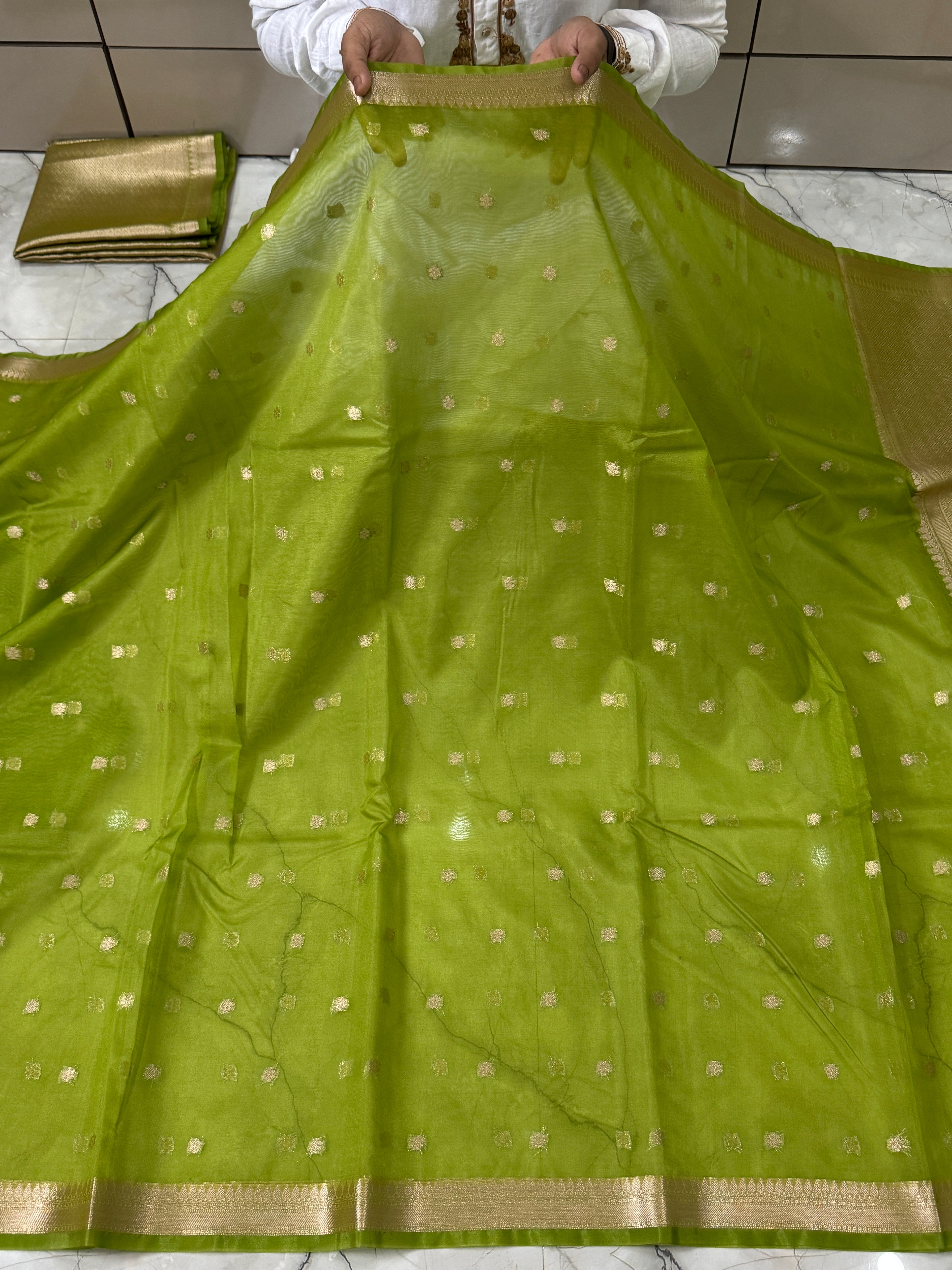 KORA ORGANZA STAR BOTI BANARASI SAREE