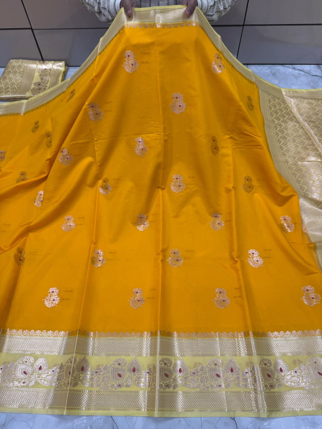 Semi  Katan  Buti Banarasi Saree